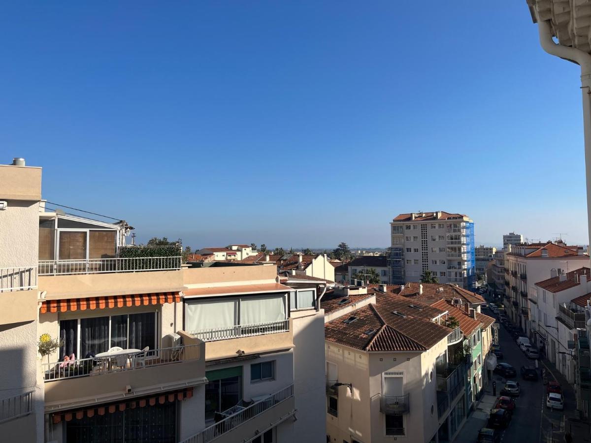 Appartement Hyeres - Centre Ville 3 Chambres 6 Personnes 4Eme Etage Escalier - Sebastien Claire Exterior foto
