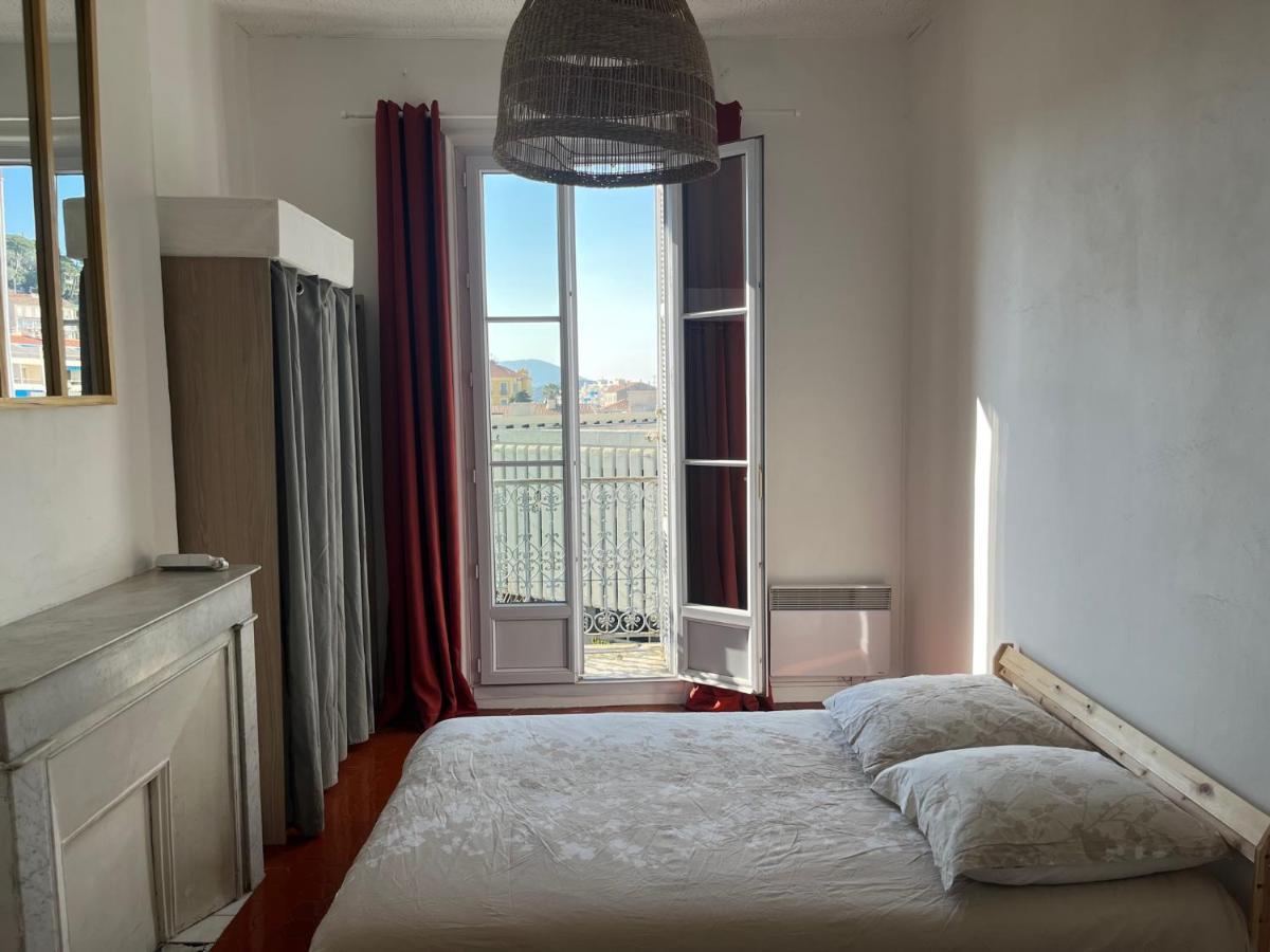 Appartement Hyeres - Centre Ville 3 Chambres 6 Personnes 4Eme Etage Escalier - Sebastien Claire Exterior foto