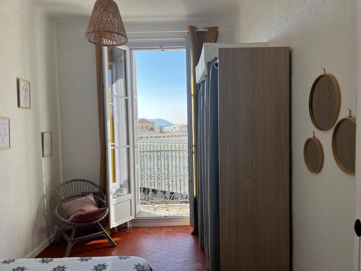Appartement Hyeres - Centre Ville 3 Chambres 6 Personnes 4Eme Etage Escalier - Sebastien Claire Exterior foto