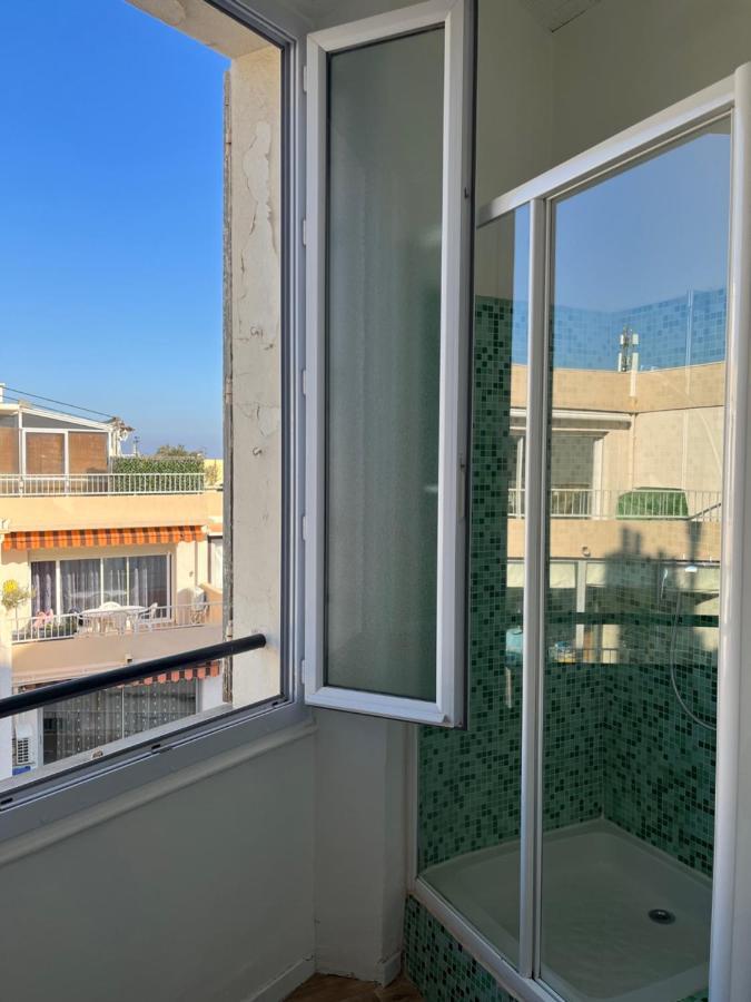 Appartement Hyeres - Centre Ville 3 Chambres 6 Personnes 4Eme Etage Escalier - Sebastien Claire Exterior foto